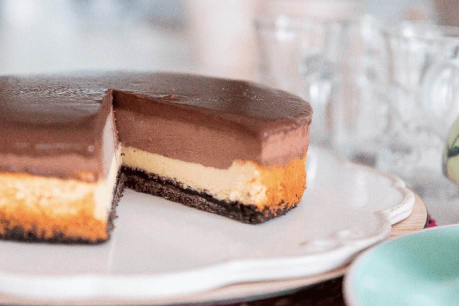 CHEESECAKE CON MOUSSE DE CHOCOLATE